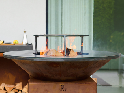 OFYR 75 corten sfeerfoto met grill
