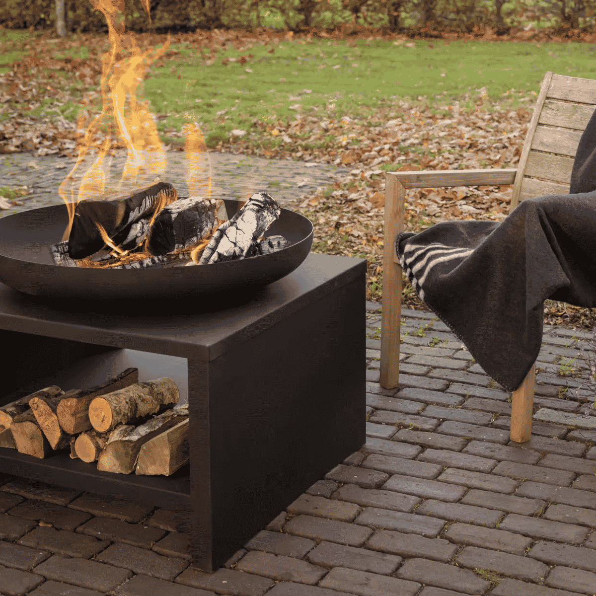 Brasero 80 cm con leñero negro Esschert Design