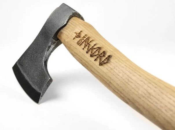 Njord Bernt Grande | Hacha vikinga