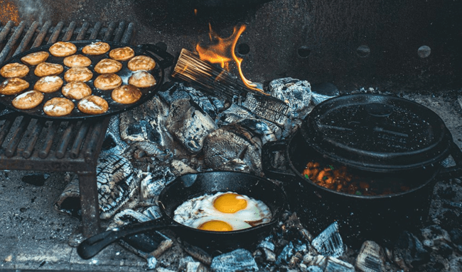 Cocina recetas de invierno con sartenes de hierro fundido